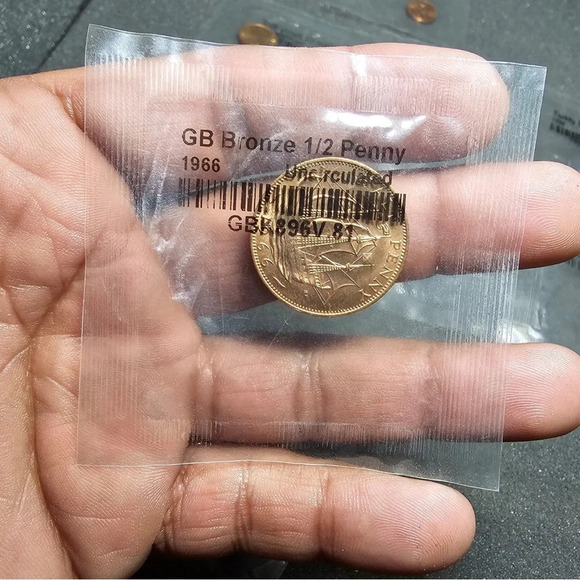 Mixed Lot Of 10 World Coins Uncirculated 1949-2006 Mixed Material And Countries - Picture 5 of 11